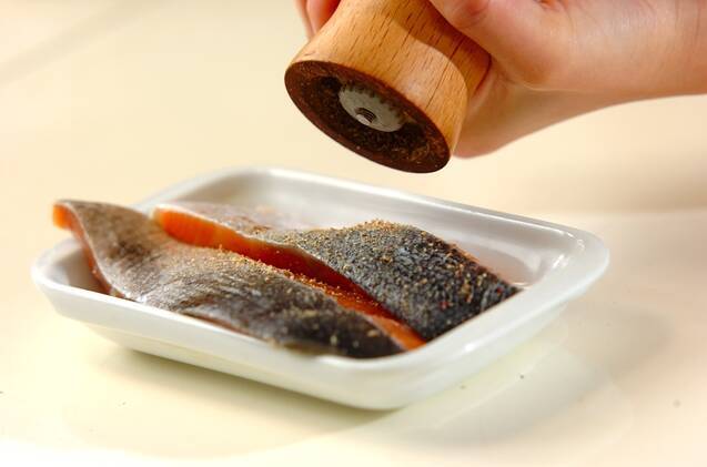 鮭と春野菜の大人なホイル焼きの作り方の手順1