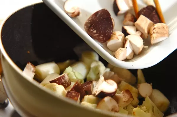 カリフラワーと鶏もも肉のピリ辛炒めの作り方4