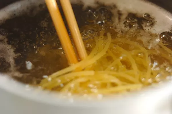 ニンニク香る！キノコとベーコンの和風パスタの作り方1