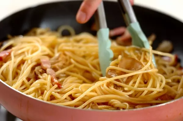 ニンニク香る！キノコとベーコンの和風パスタの作り方3