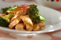 鶏とブロッコリーの炒め物
