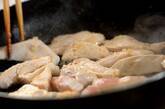 鶏とブロッコリーの炒め物の作り方1