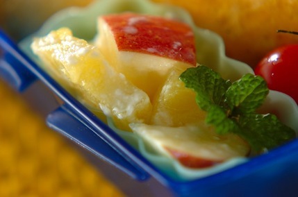 リンゴとパイナップルのヨーグルト和え