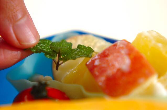 リンゴとパイナップルのヨーグルト和えの作り方の手順1