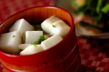 ハンペンとシメジのすまし汁