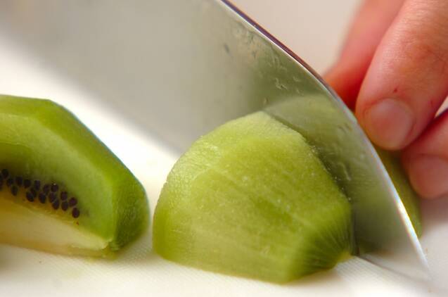 キウイヨーグルトドリンクの作り方の手順1