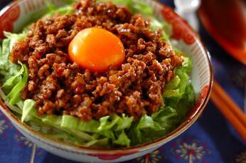 ピリ辛肉みそ丼