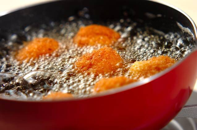 チーズインライスボールの作り方の手順4