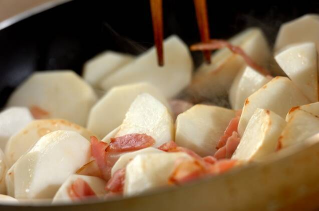 カブとベーコンのシンプル炒めの作り方の手順2