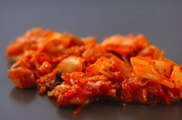 ゴマ油で激ウマ!ご飯がすすむキムチ納豆の下準備1