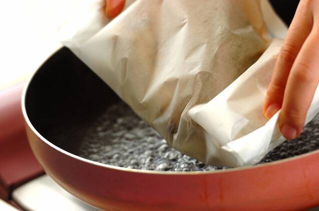 甘塩鮭の紙包み蒸しの作り方の手順3