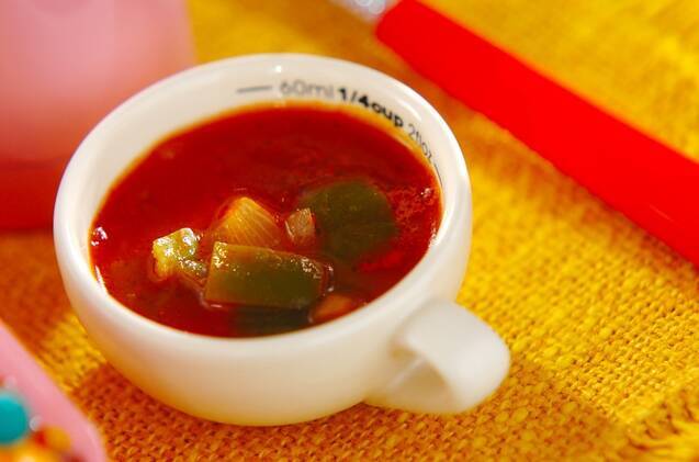 具だくさんトマトスープ