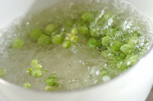 エンドウ豆入りふわふわ卵サンドの作り方の手順1