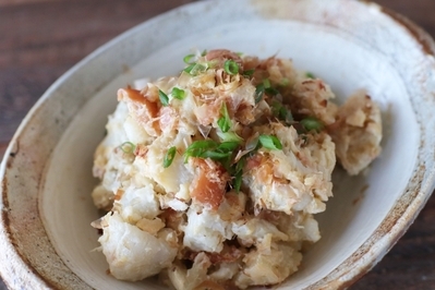 里芋とおかか梅の和風ポテトサラダ 副菜 のレシピ 作り方 E レシピ 料理のプロが作る簡単レシピ