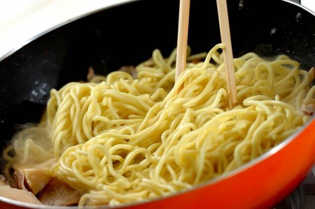 タケノコのオイスターソース焼きそばの作り方の手順3