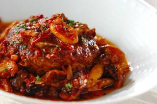 簡単おいしい煮込みハンバーグ 家庭的な味わい