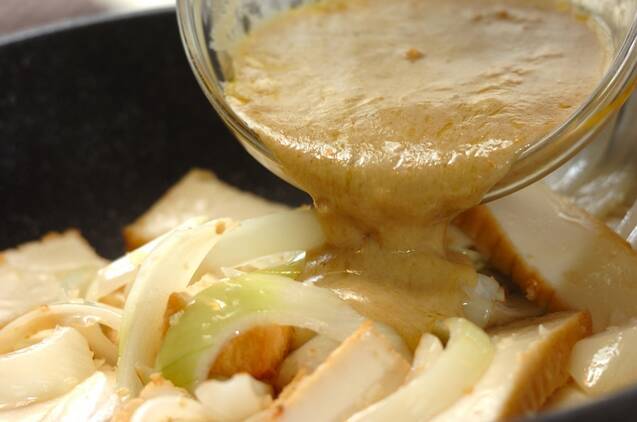 缶詰でおばんざい！タイカレー缶の炒めものの作り方の手順2