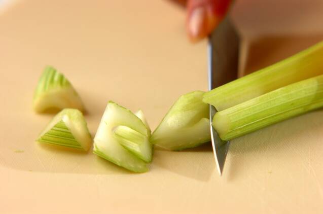 セロリとキュウリの中華サラダの作り方の手順1