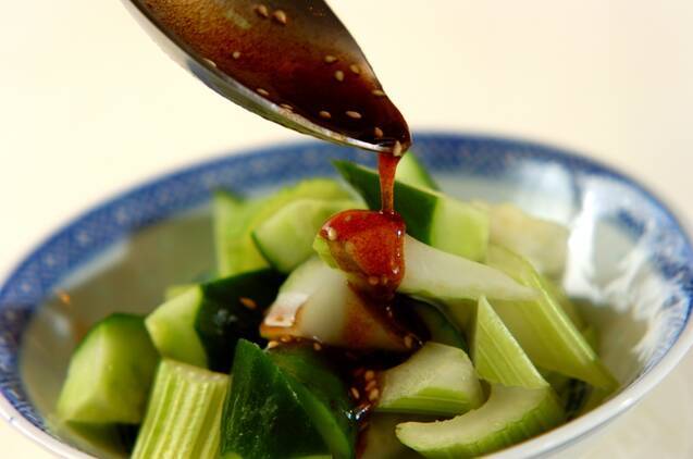 セロリとキュウリの中華サラダの作り方の手順2