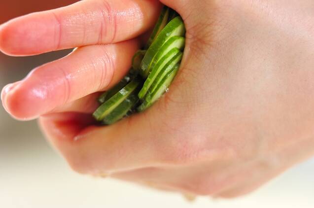 サキイカとキュウリの酢の物の作り方の手順1