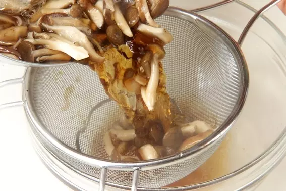 うまみたっぷり！きのこの炊き込みご飯の作り方1