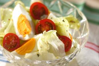 ゆで卵とレタスのサラダ