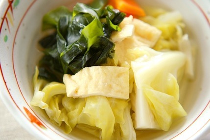 キャベツとワカメの煮物
