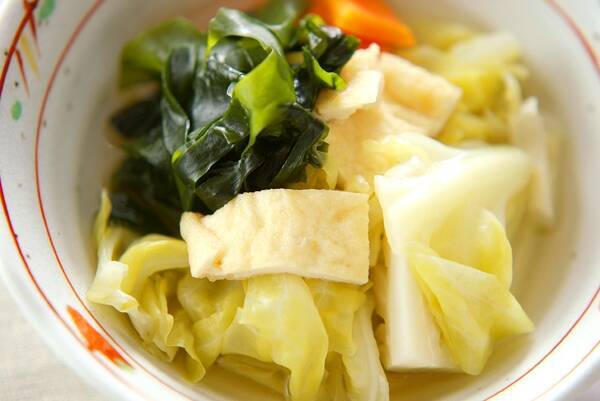 キャベツとワカメの煮物