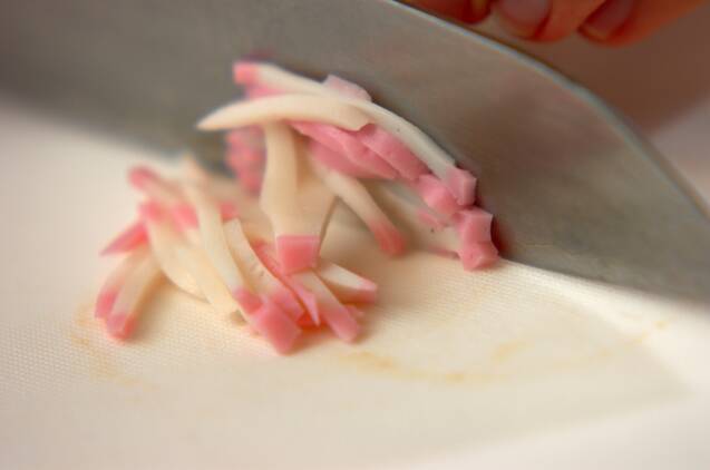 ニラカマ炒めの作り方の手順1