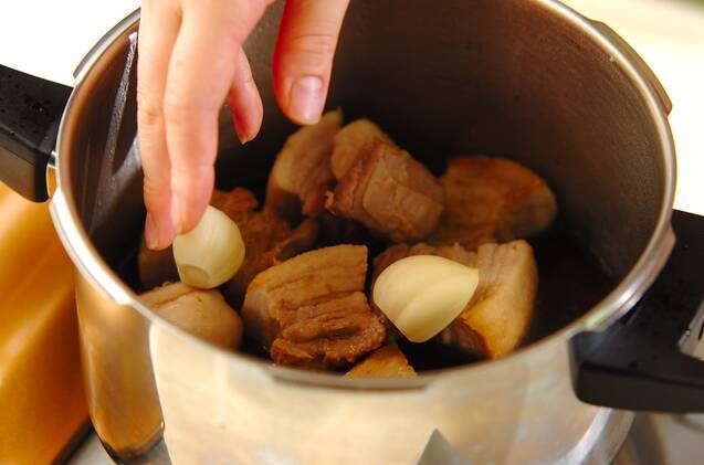 柔らかとろとろ 豚の角煮 簡単で失敗なし by 森岡恵さんの作り方の手順6