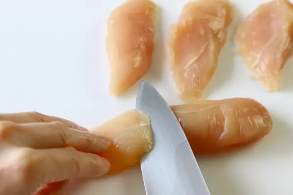 ささ身とミョウガの梅風味マリネの下準備1