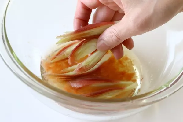ささ身とミョウガの梅風味マリネの作り方1