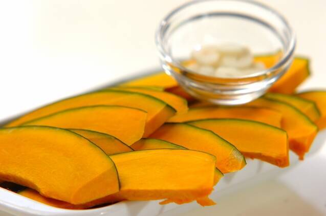 カボチャのガーリックバター焼きの作り方の手順1