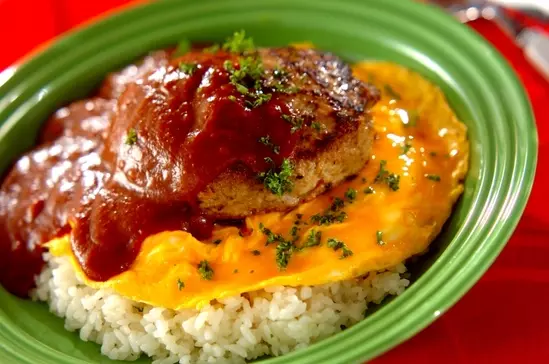 ボリュームたっぷり ハンバーグデミオムライス レシピ 作り方 E レシピ 料理のプロが作る簡単レシピ