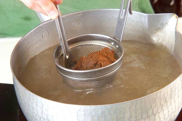 みそ煮込みうどん鍋の作り方の手順7