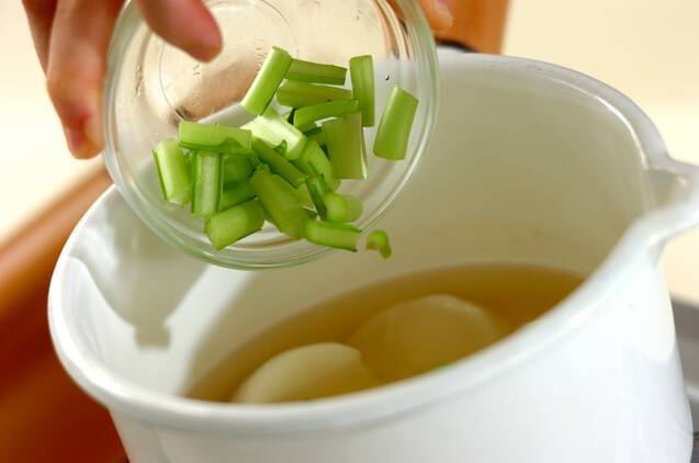 カブの白みそ椀の作り方の手順2