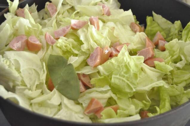 白菜と白インゲン豆のスープの作り方の手順2