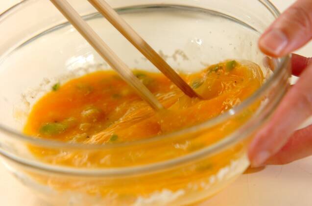 春菊とチーズのオムレツの作り方の手順2