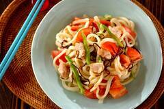 ピーマンとトマトの夏野菜サラダうどん