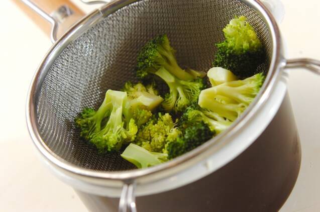 ブロッコリーの白和えの作り方の手順1