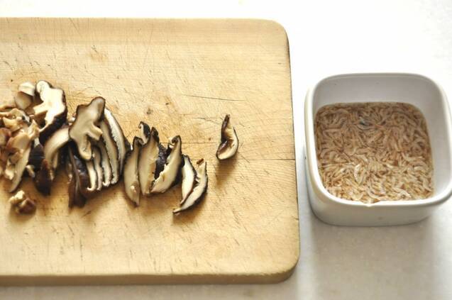 豚ニラビーフンの作り方の手順1