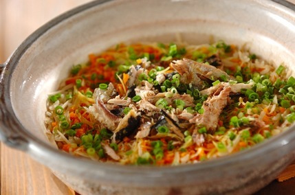 サンマとたっぷりゴボウの土鍋ご飯