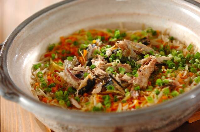 サンマとたっぷりゴボウの土鍋ご飯