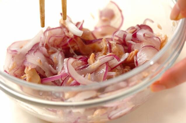 紫玉ネギとツナのマリネの作り方の手順3