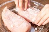 簡単サラダチキン しっとり柔らかく by是永 彩江香さんの作り方1