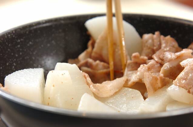 フライパンで簡単！豚バラ大根 定番人気の作り方の手順3