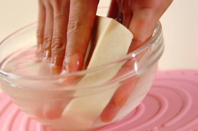 高野豆腐とワカメの炊き合わせの作り方の手順1