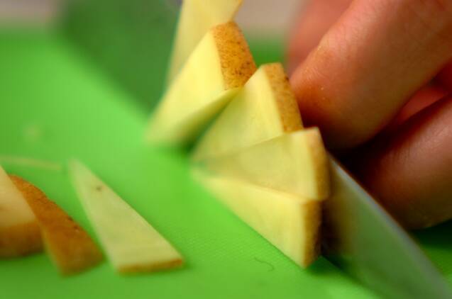 ゴボウとジャガイモのトマトオムレツの作り方の手順2