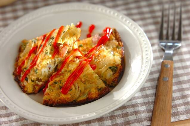 ソーセージと玉ネギのオムレツ