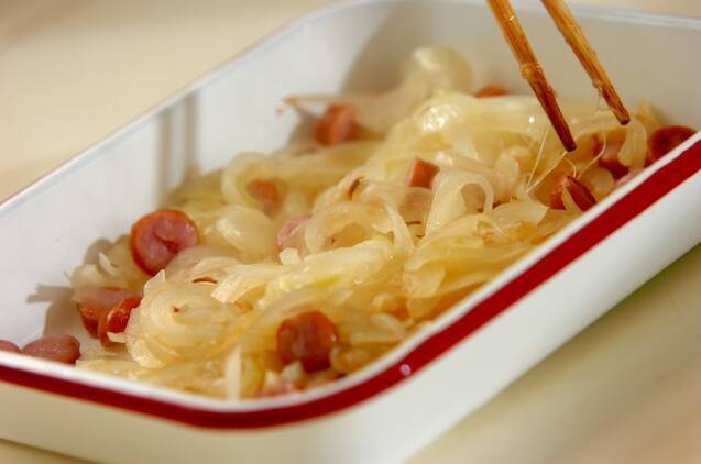 ソーセージと玉ネギのオムレツの作り方の手順3